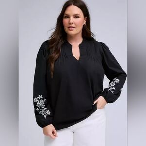 [TORRID] BELLE ISLE Plus Size Deep Black/White Embroidered Sleeve Top